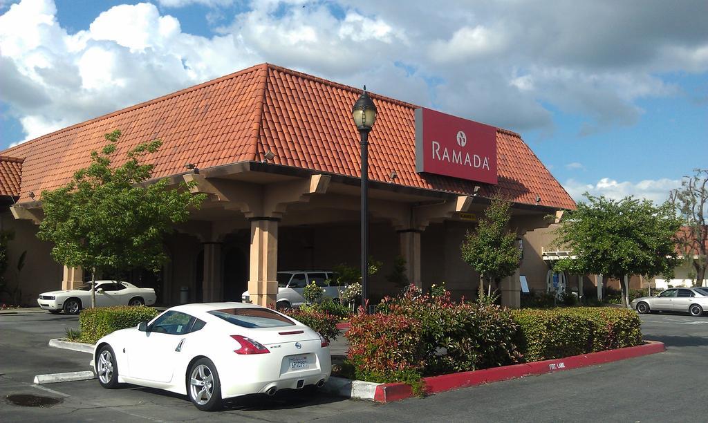 Ramada By Wyndham Fresno North Hotel Kültér fotó